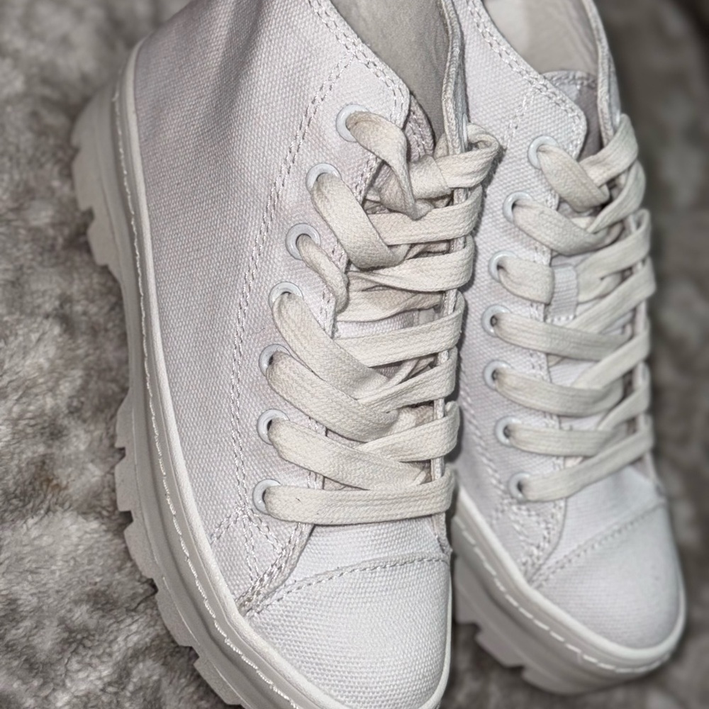 Steve Madden White Canvas Sneakers